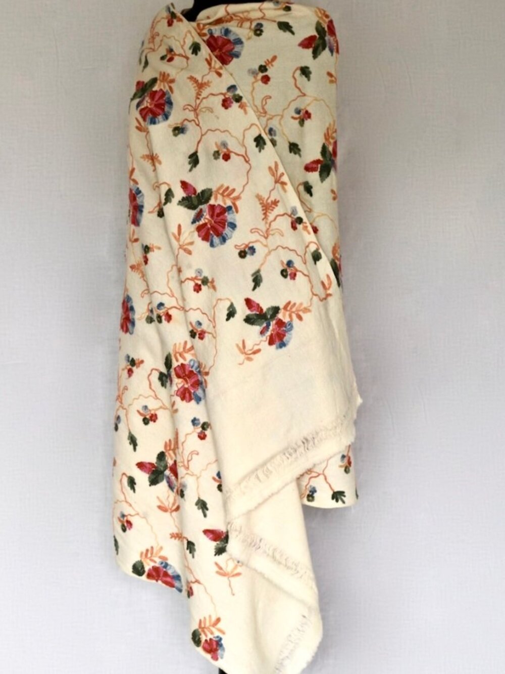 Crewel Embroidery 1960's-1970's On Ivory Wool Throw #4309